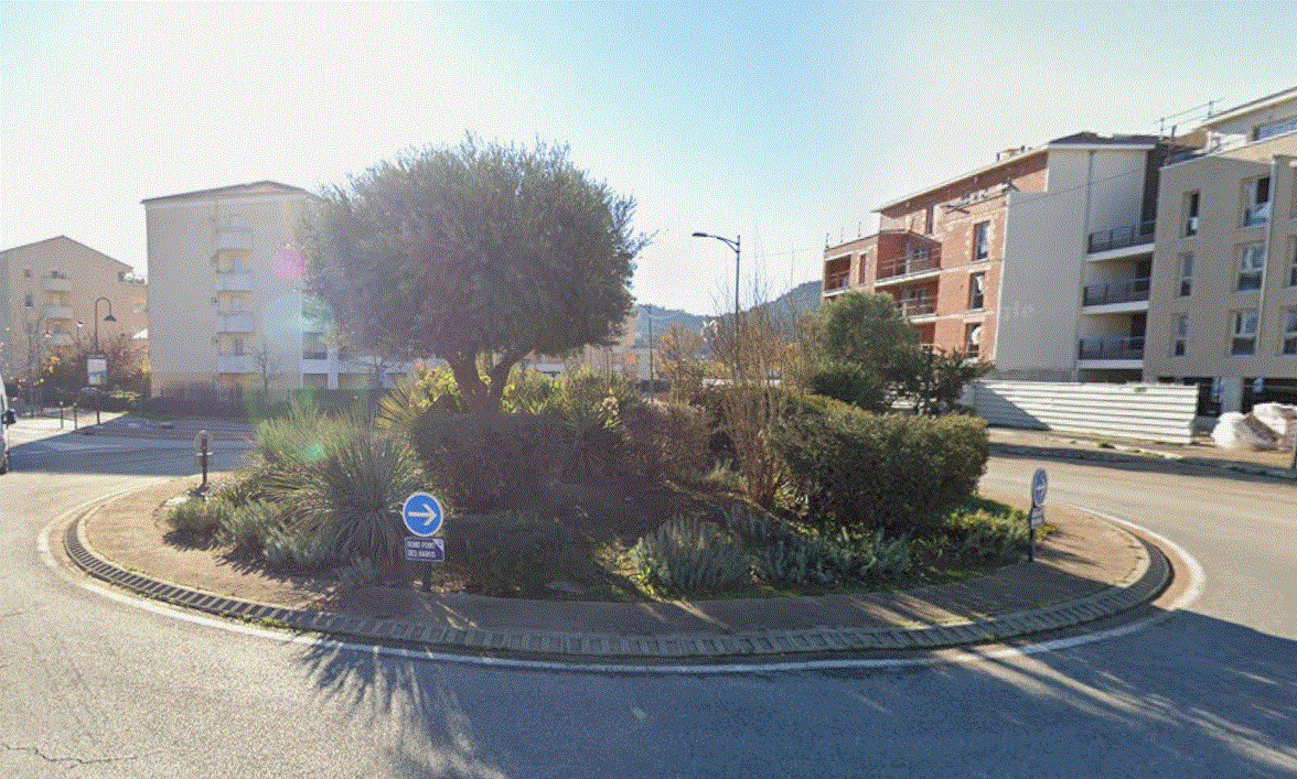 Vente Parking / Box 250m² à Hyères (83400) - Immobilière Riboulet
